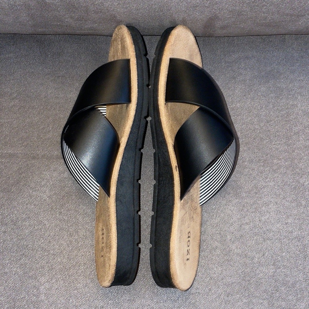 NWOT. IZOD Women’s Black Leather & Suede sandals. Size 7M - Picture 4 of 6